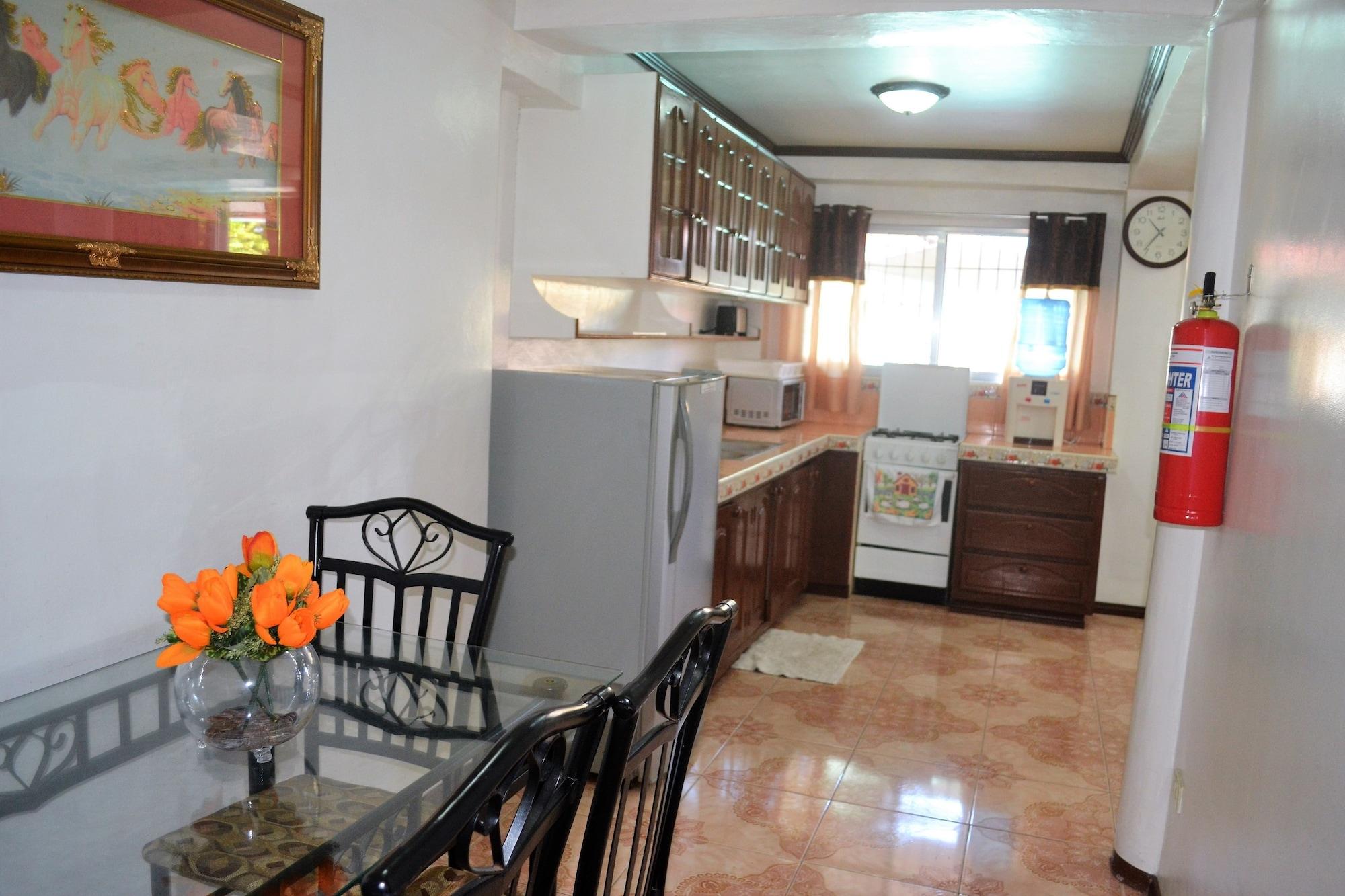 วิลลา เพรสซิลลา Hotel Dumaguete City ภายนอก รูปภาพ